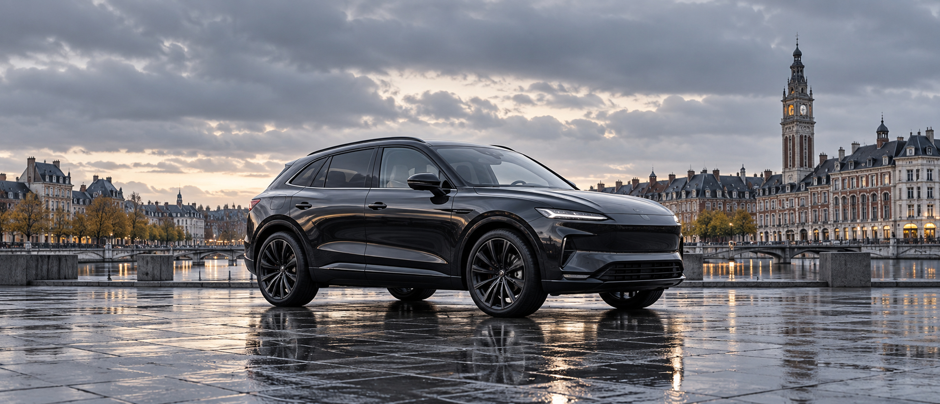 SUV noir sous un ciel gris à Lille